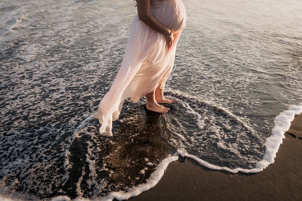 Fotos de embarazo en la playa – Edgar Ipiña Fotografía